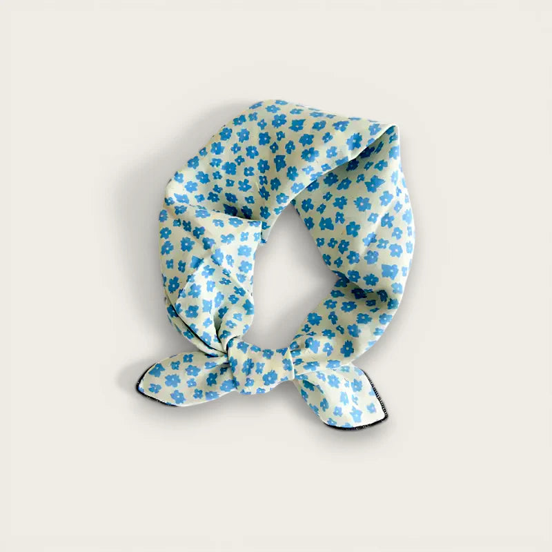 Floral cotton neck scarf in cream silk with blue floral pattern, elegant knot